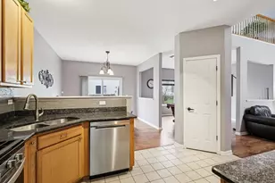 412 Jamestown Ct, Aurora, IL 60502 - Photo 10