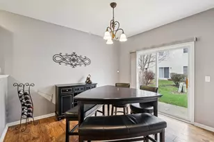 412 Jamestown Ct, Aurora, IL 60502 - Photo 8