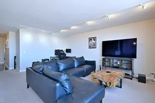 3930 N Pine Grove Ave, Chicago, IL 60613 - Photo 6