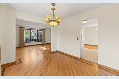 62 E Fox Hill Drive, Buffalo Grove, IL 60089 - Photo 8