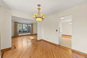 62 E Fox Hill Dr, Buffalo Grove, IL 60089 - Photo 8