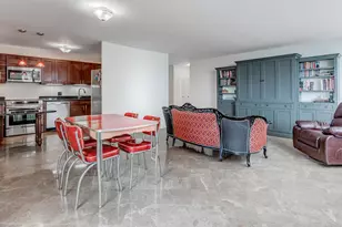 4250 N Marine Dr, Chicago, IL 60613 - Photo 4