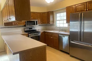 660 Versailles Circle, Elk Grove Village, IL 60007 - Photo 2