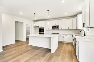 405 Tanya Ln, Oswego, IL 60543 - Photo 12