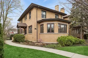 943 N Oak Park Ave, Oak Park, IL 60302 - Photo 2