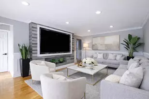 9220 S Avers Ave, Evergreen Park, IL 60805 - Photo 4