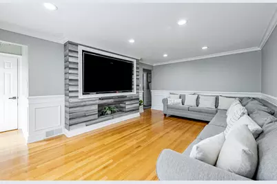 9220 S Avers Avenue, Evergreen Park, IL 60805 - Photo 6