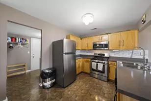 1615 Victoria Park Cir, Aurora, IL 60504 - Photo 8