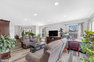 580 S Annandale Dr, Lake in the Hills, IL 60156 - Photo 4