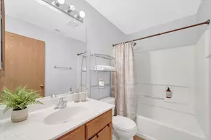 580 S Annandale Dr, Lake in the Hills, IL 60156 - Photo 16