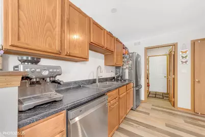 580 S Annandale Drive, Lake in the Hills, IL 60156 - Photo 10