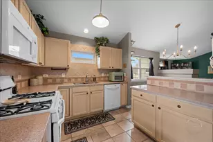 1346 Spencer Ln, Batavia, IL 60510 - Photo 6