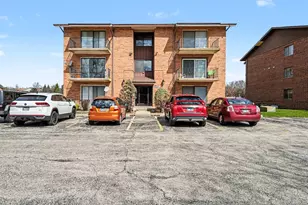 9826 Treetop Dr, Orland Park, IL 60462 - Photo 2