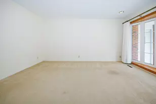 2805 Coventry Ct, Bloomington, IL 61704 - Photo 4