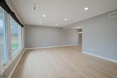 18W194 Claremont Drive, Darien, IL 60561 - Photo 6