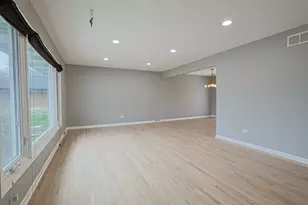 18W194 Claremont Dr, Darien, IL 60561 - Photo 6