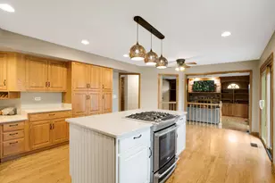 5N191 Fox Bluff Dr, Saint Charles, IL 60175 - Photo 10
