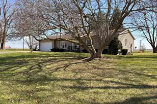 106 W 5th St, McNabb, IL 61335 - Photo 2