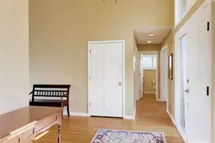 107 Briarwood Ln, Oak Brook, IL 60523 - Photo 4