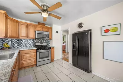 227 N Elmwood Avenue, Waukegan, IL 60085 - Photo 8