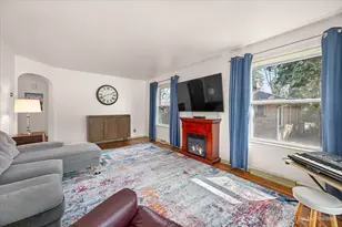 227 N Elmwood Ave, Waukegan, IL 60085 - Photo 4