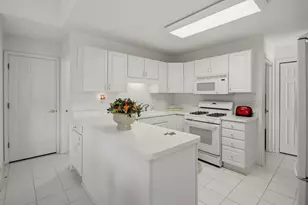 205 Faith Ct, Bloomingdale, IL 60108 - Photo 10