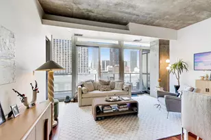 550 N St Clair St, Chicago, IL 60611 - Photo 8