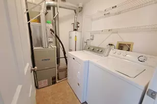 2940 Heatherwood Dr, Schaumburg, IL 60194 - Photo 14