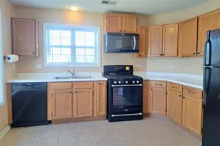 2940 Heatherwood Dr, Schaumburg, IL 60194 - Photo 4