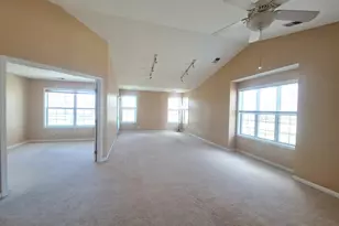 2940 Heatherwood Dr, Schaumburg, IL 60194 - Photo 2