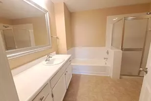 2940 Heatherwood Dr, Schaumburg, IL 60194 - Photo 8