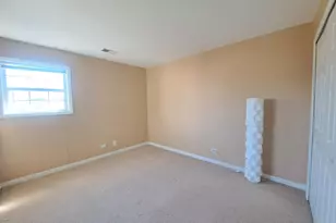 2940 Heatherwood Dr, Schaumburg, IL 60194 - Photo 12