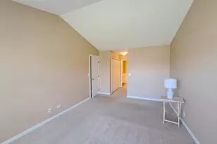 2940 Heatherwood Dr, Schaumburg, IL 60194 - Photo 6