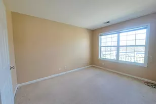 2940 Heatherwood Dr, Schaumburg, IL 60194 - Photo 10