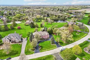 25246 N Abbey Glenn Dr, Hawthorn Woods, IL 60047 - Photo 2
