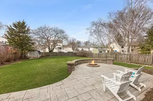 1552 Independence Ct, Saint Charles, IL 60174 - Photo 2