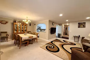 534 Hummingbird Ln, Deerfield, IL 60015 - Photo 4