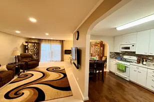 534 Hummingbird Ln, Deerfield, IL 60015 - Photo 2