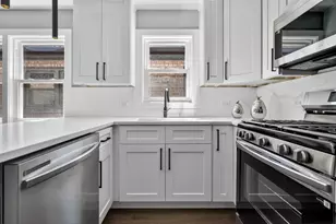 10533 S Whipple St, Chicago, IL 60655 - Photo 4