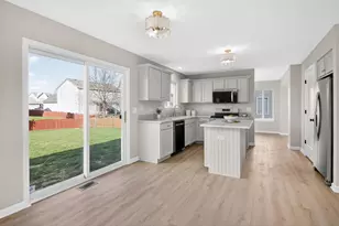 608 Hemmingsen St, Plano, IL 60545 - Photo 10