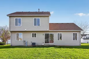 608 Hemmingsen St, Plano, IL 60545 - Photo 2