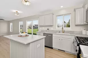 608 Hemmingsen St, Plano, IL 60545 - Photo 8