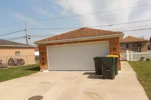 9327 S Avers Ave, Evergreen Park, IL 60805 - Photo 20