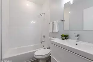 1240 W Cottage Pl, Chicago, IL 60607 - Photo 4