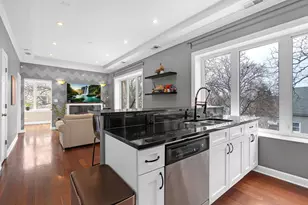 3435 W Sunnyside Ave, Chicago, IL 60625 - Photo 8