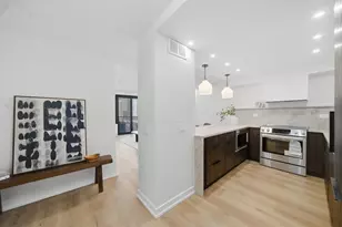 1560 N Sandburg Terrace, Chicago, IL 60610 - Photo 2