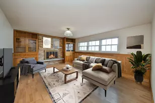 955 Ford Ave, Elgin, IL 60120 - Photo 10