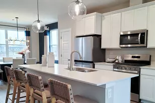 2222 Lake Shore Dr, Schaumburg, IL 60173 - Photo 8