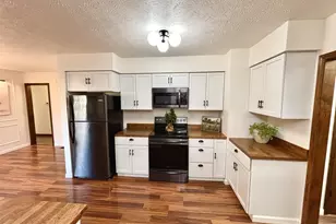 112 Donoho Dr, Salem, IL 62881 - Photo 8