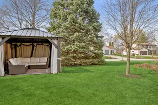 992 Ascot Dr, Crystal Lake, IL 60014 - Photo 28